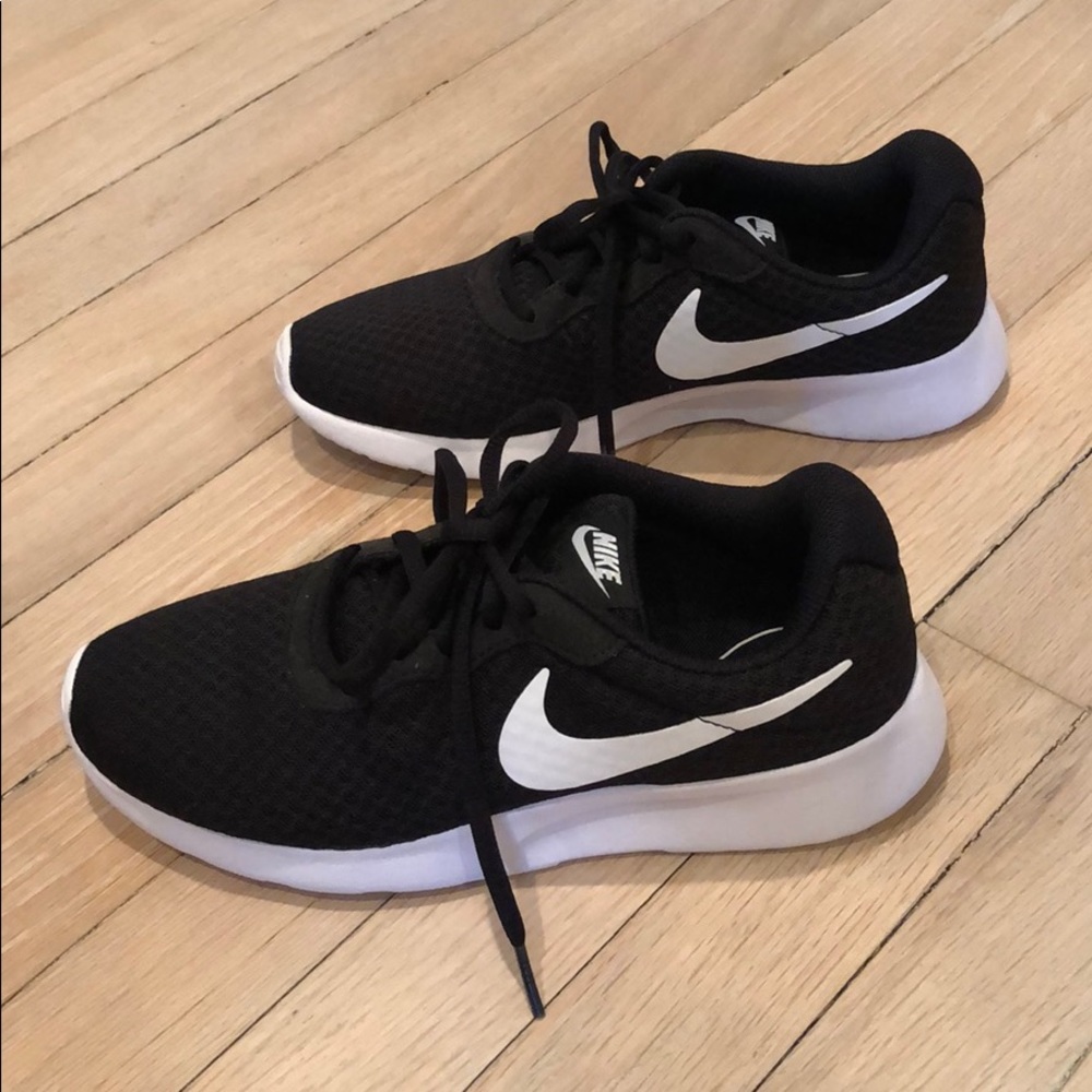 Nike Tanjun Sneakers